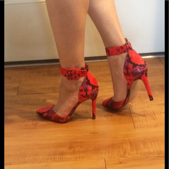 Jessica Simpson heels